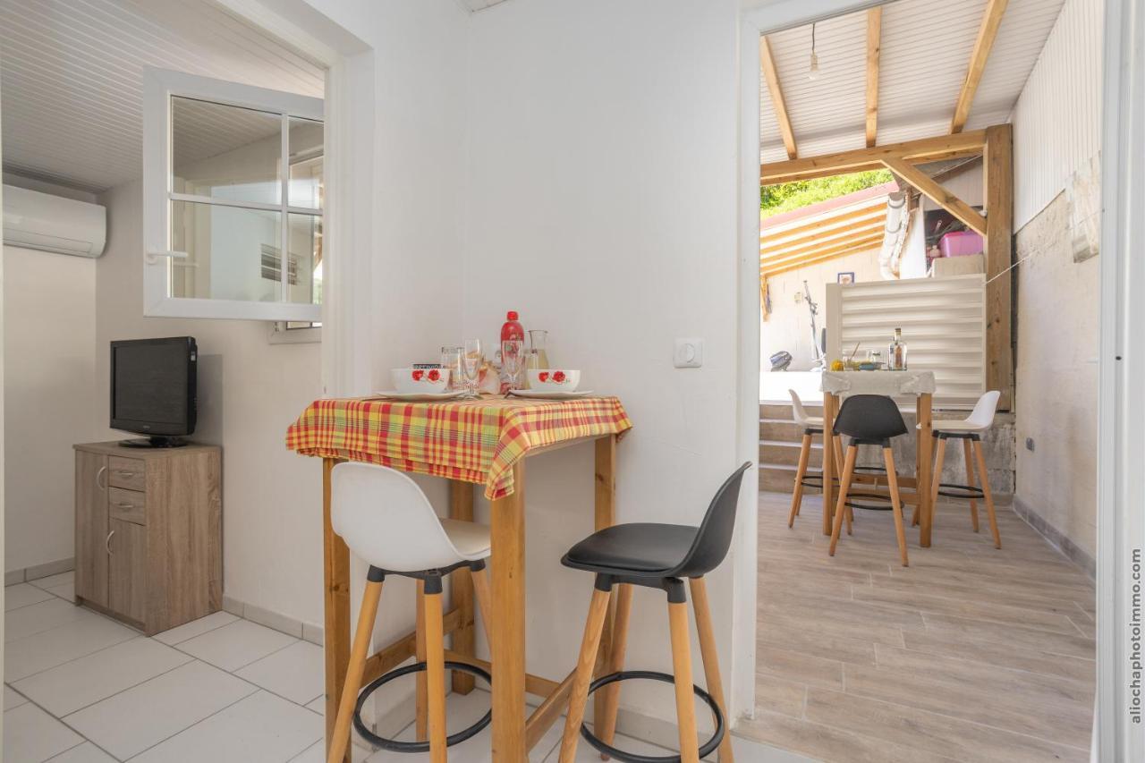 Heliconia - Appt Avec Piscine Partagee Apartment Saint-Pierre Ngoại thất bức ảnh